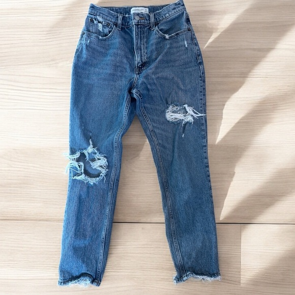 Abercrombie & Fitch Distressed High Rise Mom Jeans size 26 - Picture 1 of 7